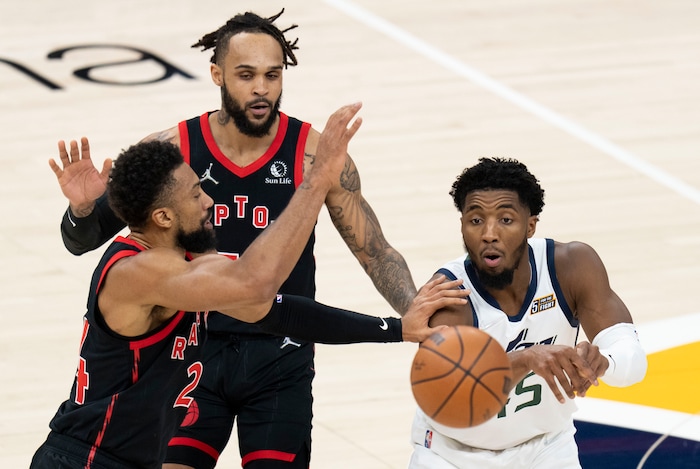 (Rick Egan | Utah Jazz guard Donovan Mitchell (45) passes the ball as he is double-teamed by the Raptors, in NBA action between Utah Jazz and Toronto Raptors, at Vivint Arena, in Salt Lake City, on  Thursday, Nov. 18, 2021.
