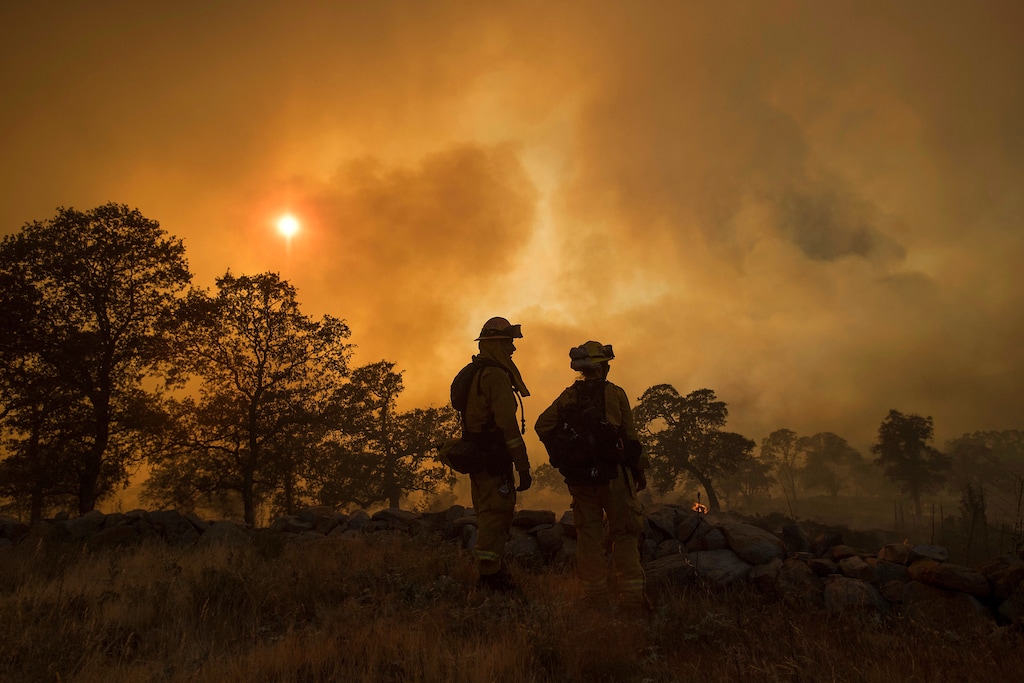 (AP Photo/Noah Berger) Firefighters battle a wildfire burning near Oroville, Calif., on Saturday, July 8, 2017. 
Fires across the West are part of the same weather conditions that are also threatening to deplete Utah’s water resources, in spite of the wet winter and plentiful snowpack.