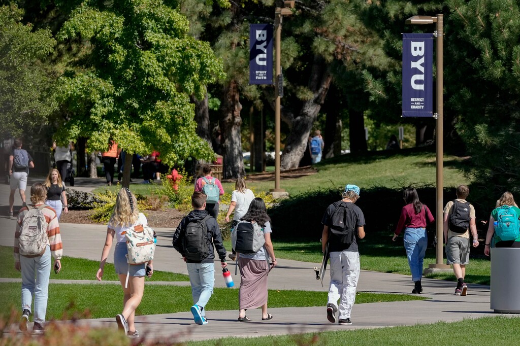 (Francisco Kjolseth | The Salt Lake Tribune) Students walk between classes at BYU in 2022. A new report examines freedom of expression on the Provo campus.