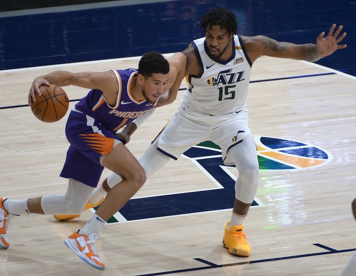 (Leah Hogsten | The Salt Lake Tribune) Utah Jazz center Derrick Favors (15) pressure Phoenix Suns guard Devin Booker (1) as the Jazz crack open their 2020-21 preseason with their second game against the Phoenix Suns, Dec. 14, 2020.