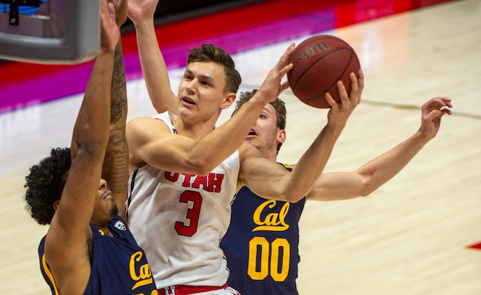 (Rick Egan | The Salt Lake Tribune) Utah Utes guard Pelle Larsson (3) scores as California Golden Bears guard Matt Bradley (20) and California Golden Bears guard Ryan Betley (00) defend, in PAC12 Basketball action between the the Utah Utes and the California Golden Bears, on Wednesday, Jan. 16, 2021.