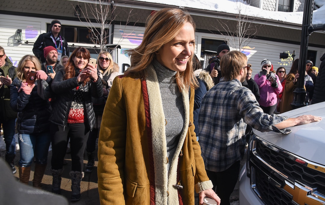(Francisco Kjolseth  |  The Salt Lake Tribune)  Jordana Spiro heads to a waiting car as fans cluster for the Sundance Film Festival kicking into high gear along Main street in Park City on Friday, Jan. 25, 2019.