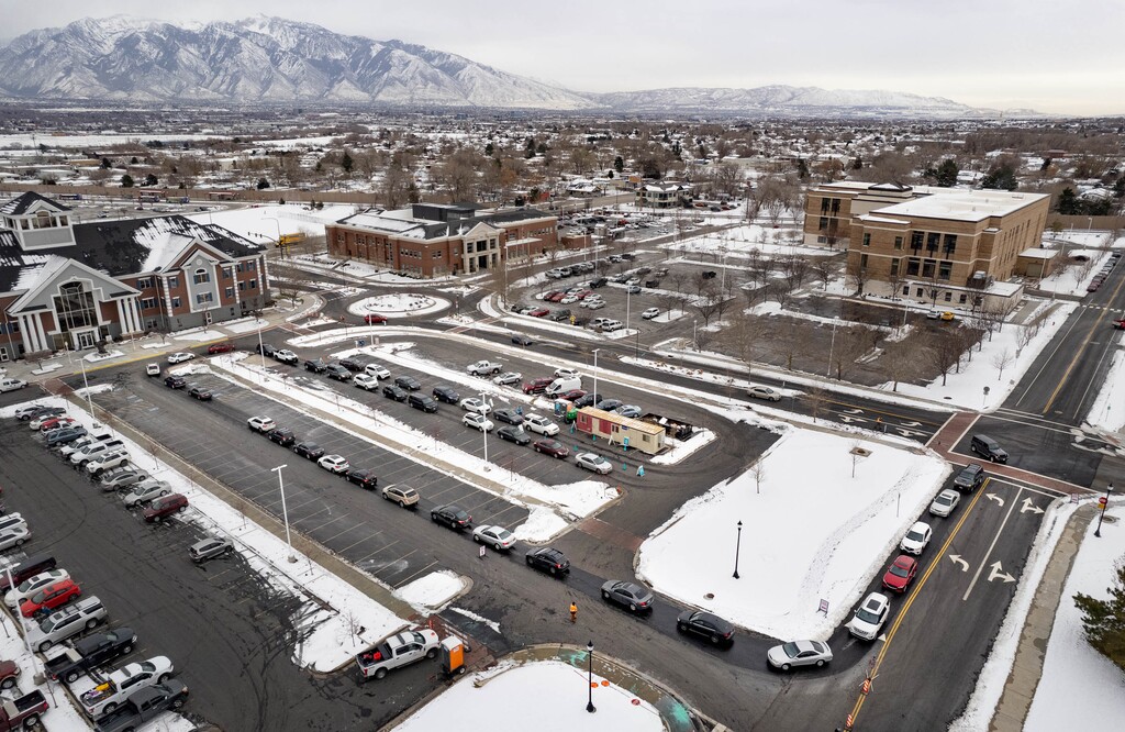 (Francisco Kjolseth | The Salt Lake Tribune) Long lines of cars snake around West Jordan City Hall and into the adjacent Veterans Memorial Park on Tuesday, Jan. 4, 2022, as people wait for COVID-19 testing.