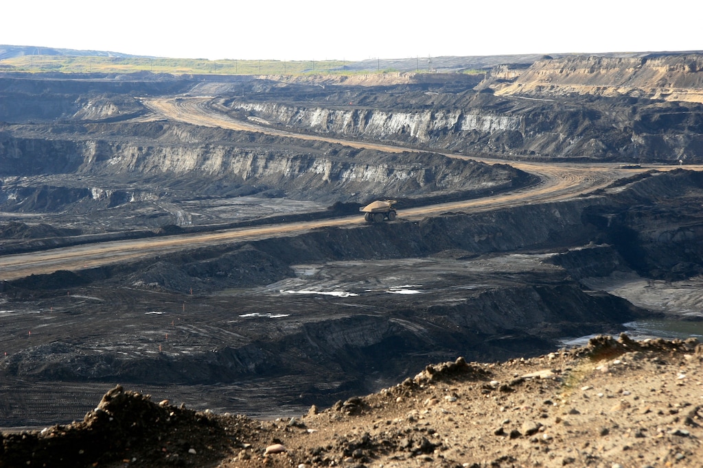 (Julia Kilpatrick | Pembina Institute)

Jackpine Oilsands Mine and Road, Alberta, Canada, 2014