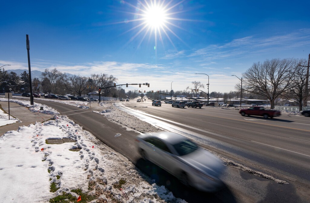 (Francisco Kjolseth | The Salt Lake Tribune) Traffic moves along Foothill Dr. and Sunnyside Ave. in Salt Lake City on Tuesday, Dec. 21, 2021.