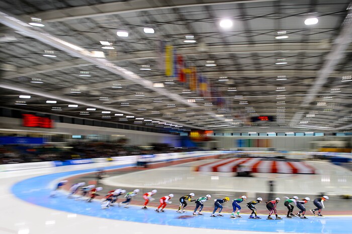 Trent Nelson | The Salt Lake Tribune
Skaters in the women's mass start, speed skating at the ISU World Cup, at the Utah Olympic Oval in Kearns, Sunday November 22, 2015.