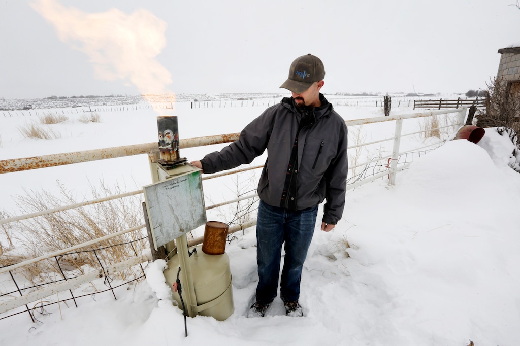 (Jerry McBride | The Durango Herald via AP) Eric Hjermstad, co-owner and director of field operations for Western Weather Consultants, adjusts the amount of silver iodide released near Breen, Colo., Jan. 15, 2016, with the hopes of increasing precipitation in a process called cloud seeing. The Southern Nevada Water Authority on Thursday, March 16, 2023, voted to accept a $2.4 million grant from the U.S. Bureau of Reclamation to fund cloud seeding in other Western states whose rivers feed the parched desert region.