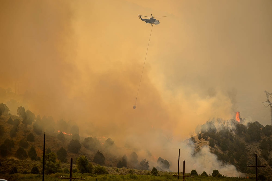 (Trent Nelson | The Salt Lake Tribune) The Coal Hollow Fire burns along Highway 6 in Utah County, Thursday Aug. 9, 2018.
