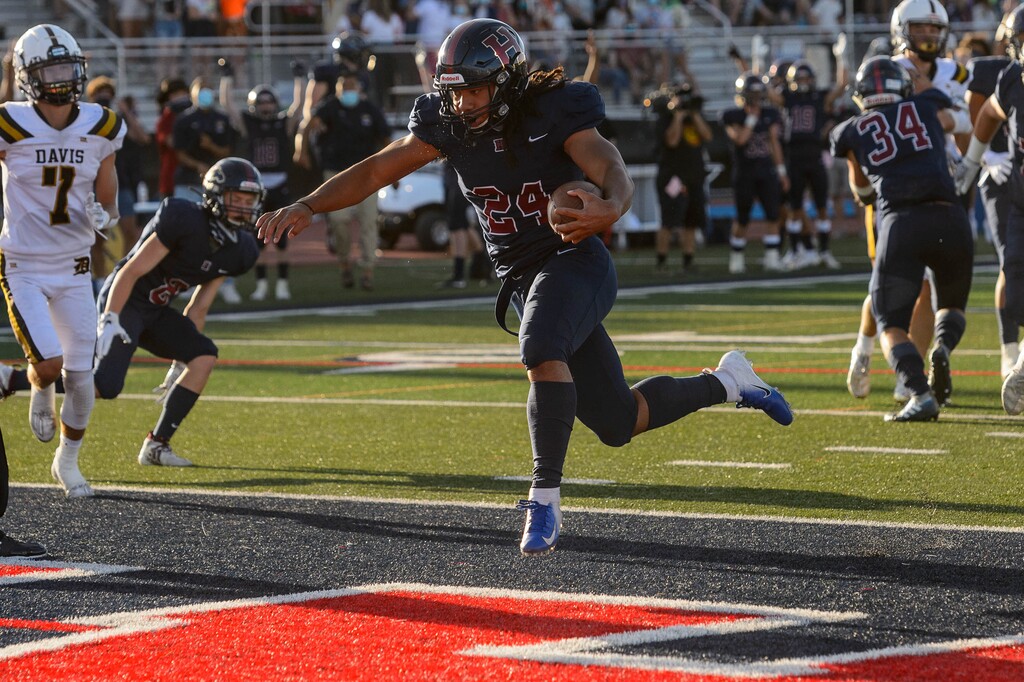 (Trent Nelson  |  The Salt Lake Tribune) Herriman's Nu'u Tafisi runs for a touchdown as Herriman hosts Davis High School football, in Herriman on Thursday, Aug. 13, 2020.
