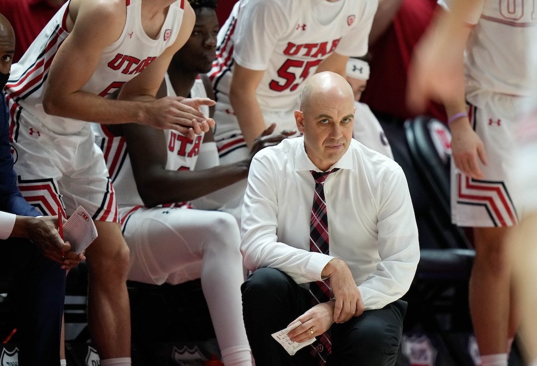 (Francisco Kjolseth | The Salt Lake Tribune) Utah basketball coach Craig Smith keeps an eye on the game against the Washington State Cougars during an NCAA college basketball game at the Jon M.Huntsman Center, on Saturday, Jan. 8, 2022. Utah lost 61-77.