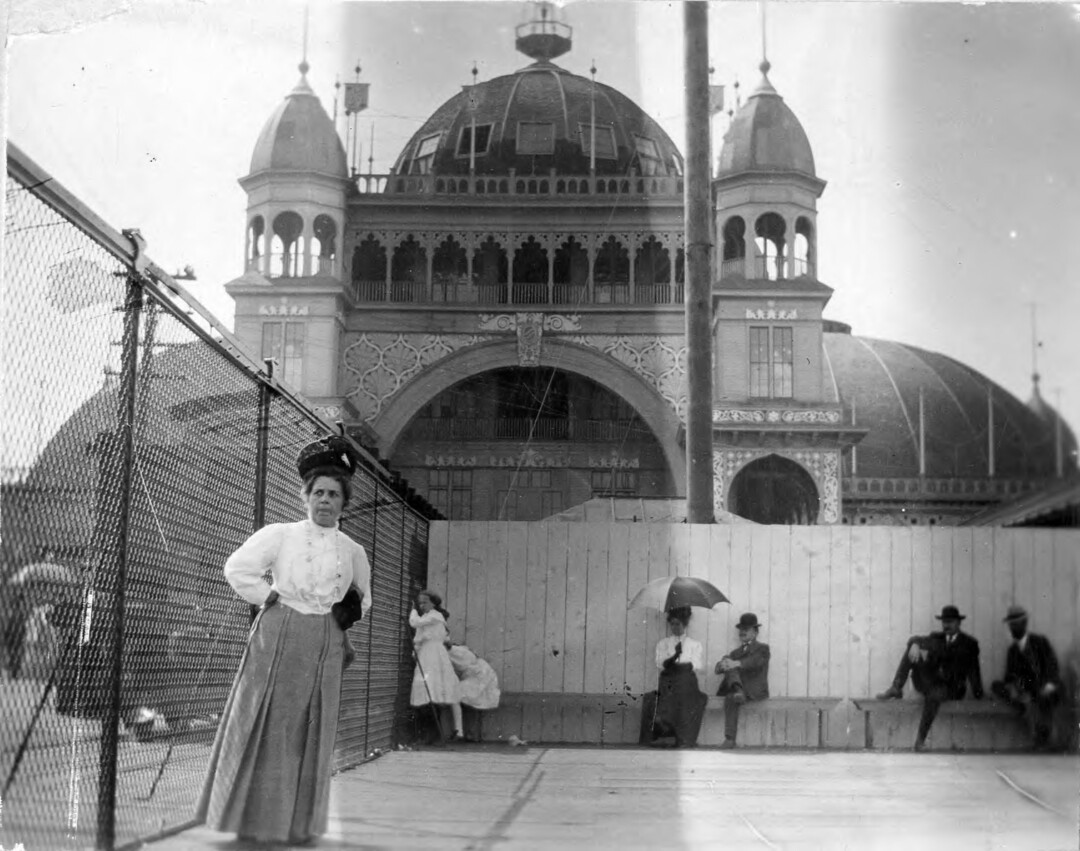 (Utah State Historical Society) Visitors wait outside the Saltair I pavilion in 1907. 