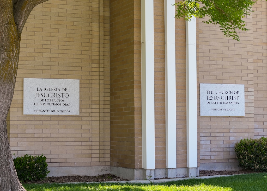 (Chris Samuels | The Salt Lake Tribune) Este centro de reuniones de la Iglesia de Jesucristo de los Santos de los Últimos Días en West Jordan, fotografiado el jueves 23 de mayo de 2024, es el hogar de la primera estaca de habla hispana de Utah.