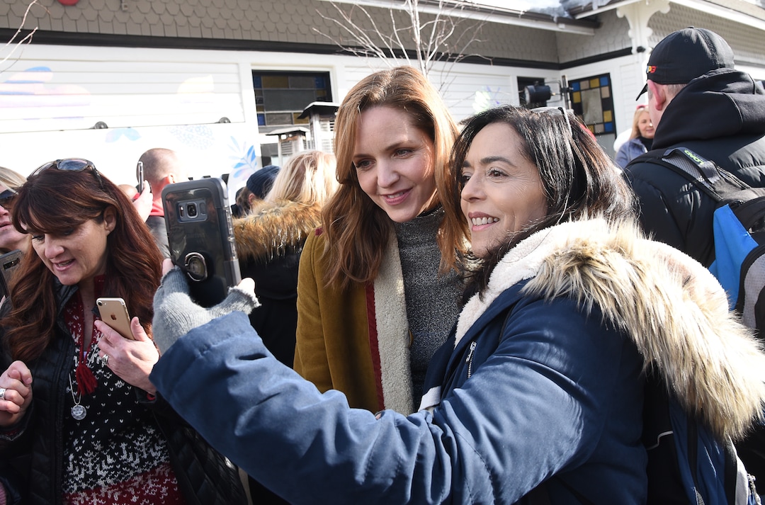 (Francisco Kjolseth  |  The Salt Lake Tribune)  Jordana Spiro pauses for a selfie with local fan Cecilia Vermeer of Draper as the Sundance Film Festival kicks into high gear along Main street in Park City on Friday, Jan. 25, 2019, with fans hoping to snap a selfie with a celebrity, autograph seekers, paparazzi and locals. 