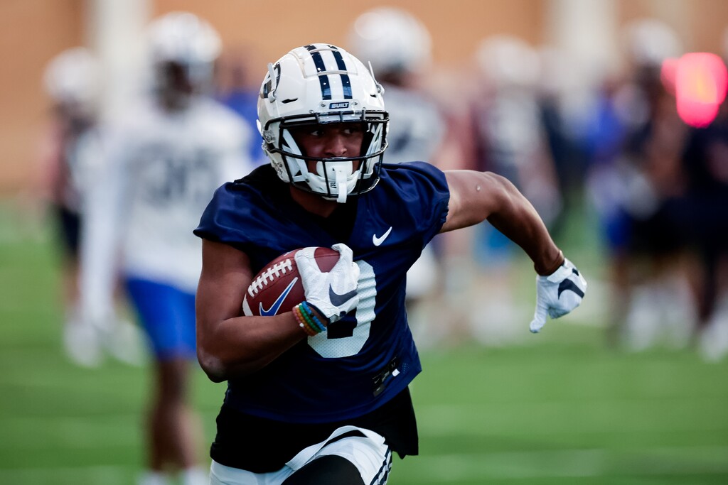 Kody Epps catches a ball in BYU's spring practice.