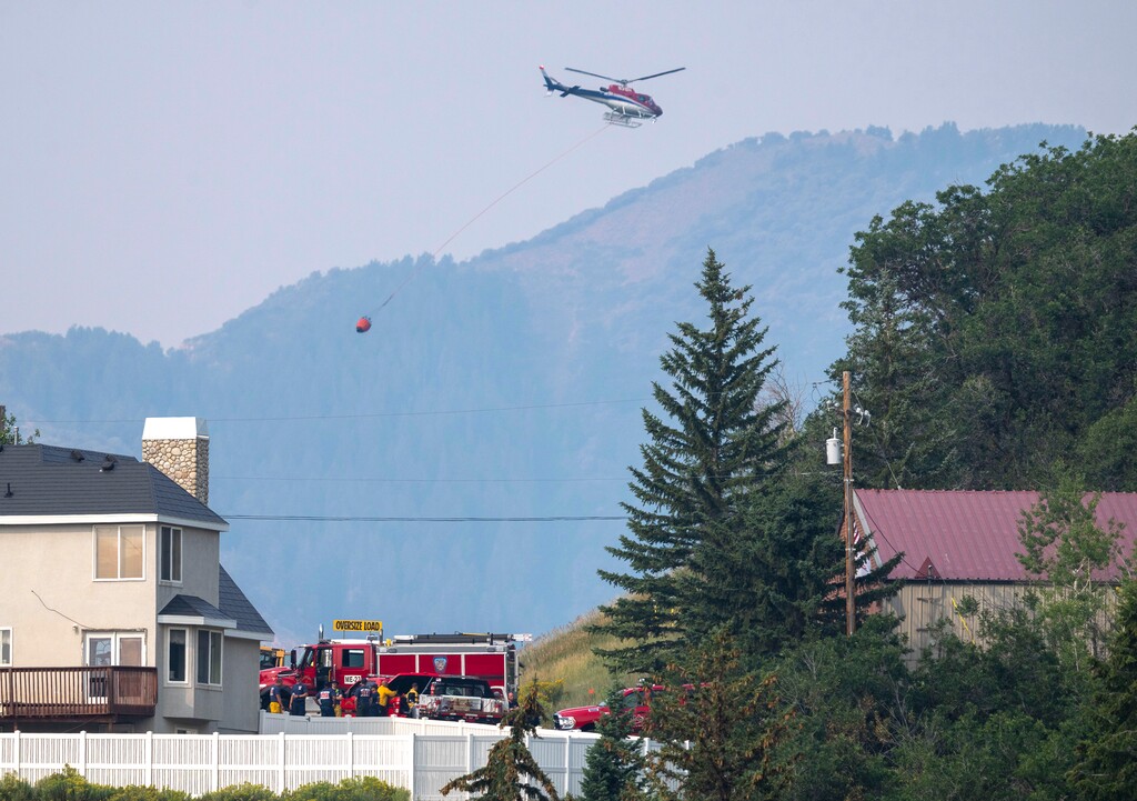 (Rick Egan | The Salt Lake Tribune) A helicopter goes back for water near Parleys summit, on Sunday, Aug. 15, 2021.