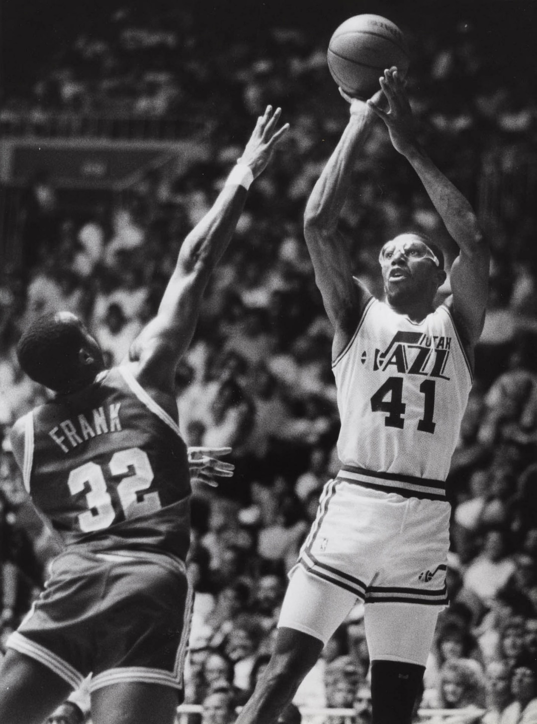 (Tribune file photo) Thurl Bailey shoots over Tellis Frank in this 1989 photo.