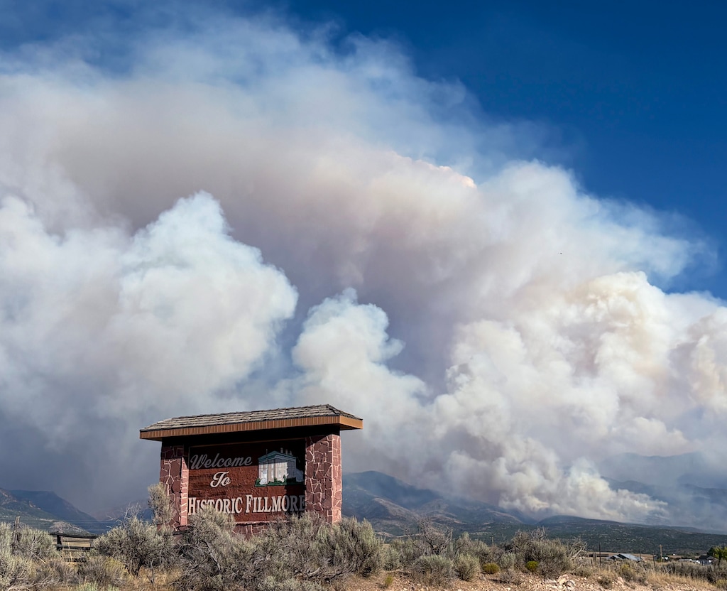 (Brooke Larsen | The Salt Lake Tribune) The Widemouth 2 Fire burns near Fillmore, Sunday, Aug. 2, 2026.