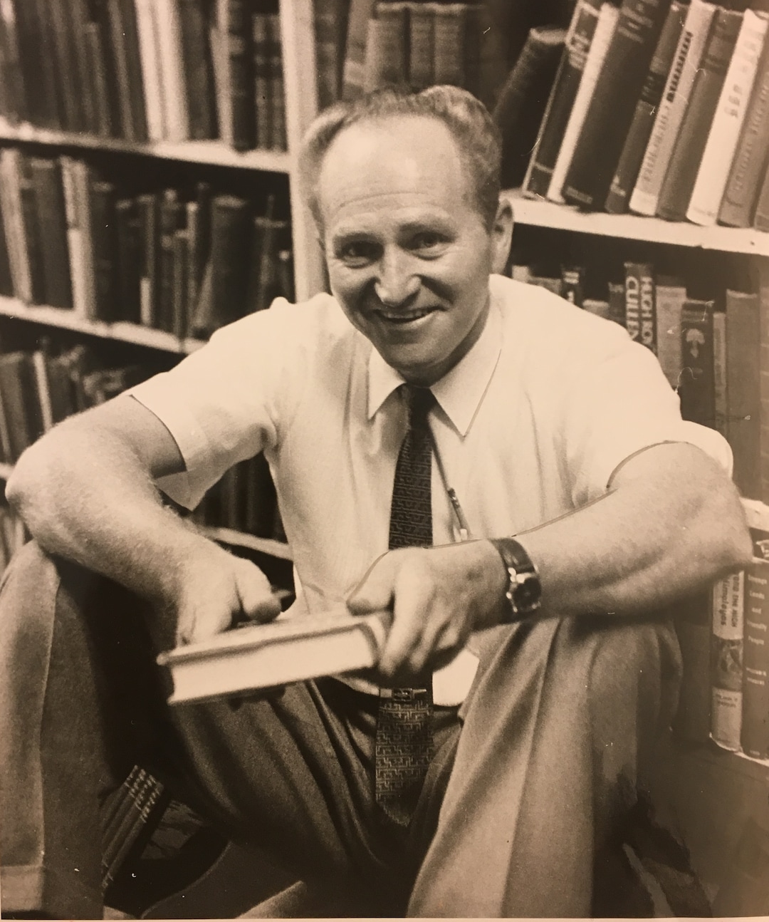 (Tribune file photo) Sam Weller, proprietor of Sam Weller's Bookstore, in a 1960 photo.