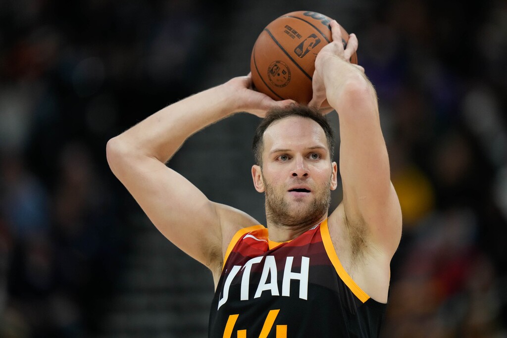 (Francisco Kjolseth | The Salt Lake Tribune) Utah Jazz forward Bojan Bogdanovic (44) looks for an open teammate as the Utah Jazz host the Sacramento Kings, NBA basketball in Salt Lake City on Tuesday, Nov. 2, 2021.