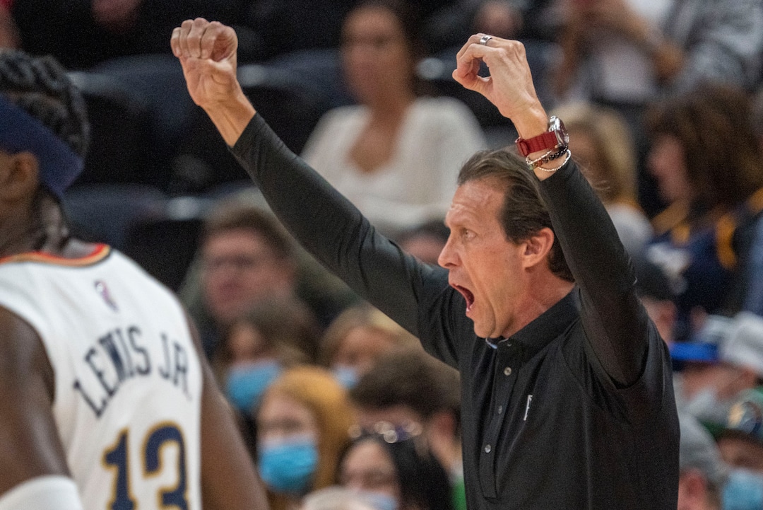 (Rick Egan | The Salt Lake Tribune) Utah Jazz head coach Quin Snyder shouts instructions, in NBA action between the Utah Jazz and the New Orleans Pelicans, at Vivint Arena, in Salt Lake City, on Friday, Nov. 26, 2021.