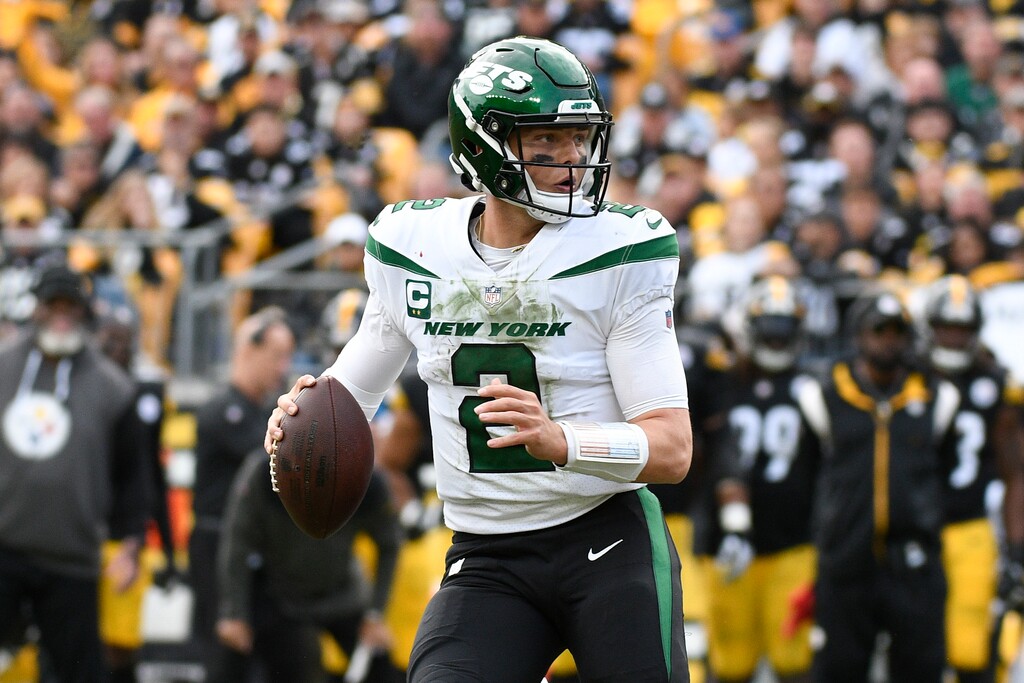 New York Jets quarterback Zach Wilson (2) looks to pass against the Pittsburgh Steelers during the second half of an NFL football game, Sunday, Oct. 2, 2022, in Pittsburgh. The Jets won 24-20. (AP Photo/Don Wright)