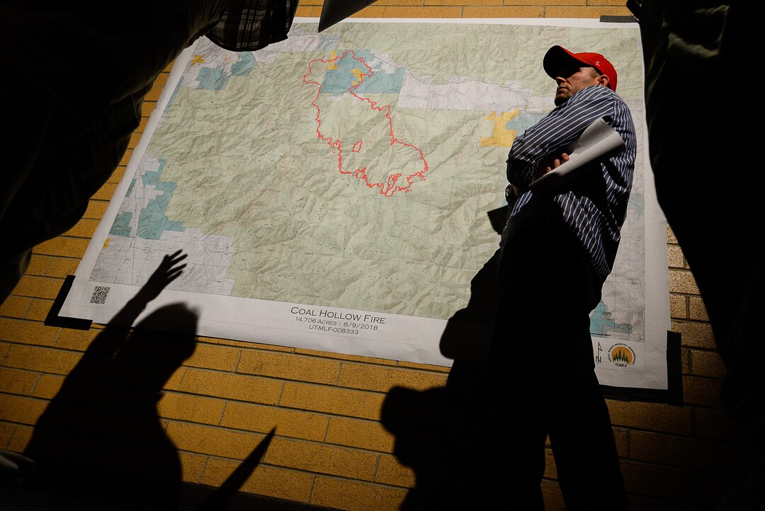(Francisco Kjolseth  |  The Salt Lake Tribune)  Community members gather at North Sanpete High School in Mt Pleasant on Thursday, Aug. 9, 2018, to get an update on the Coal Hollow and Hill Top Fires from the incident management team.