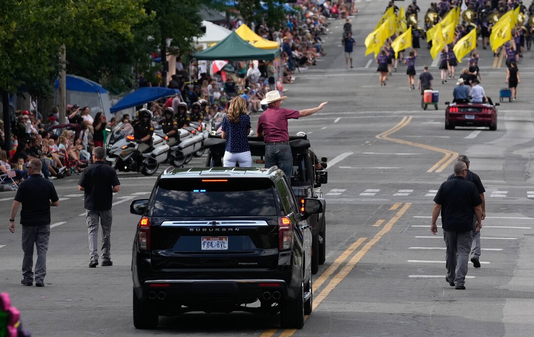 (Francisco Kjolseth | The Salt Lake Tribune) Utah Gov. Spencer Cox is joined by his wife Abby as they are joined by his security detail while participating in the Days of ’47 Parade in Salt Lake City on Saturday, July 23, 2022.