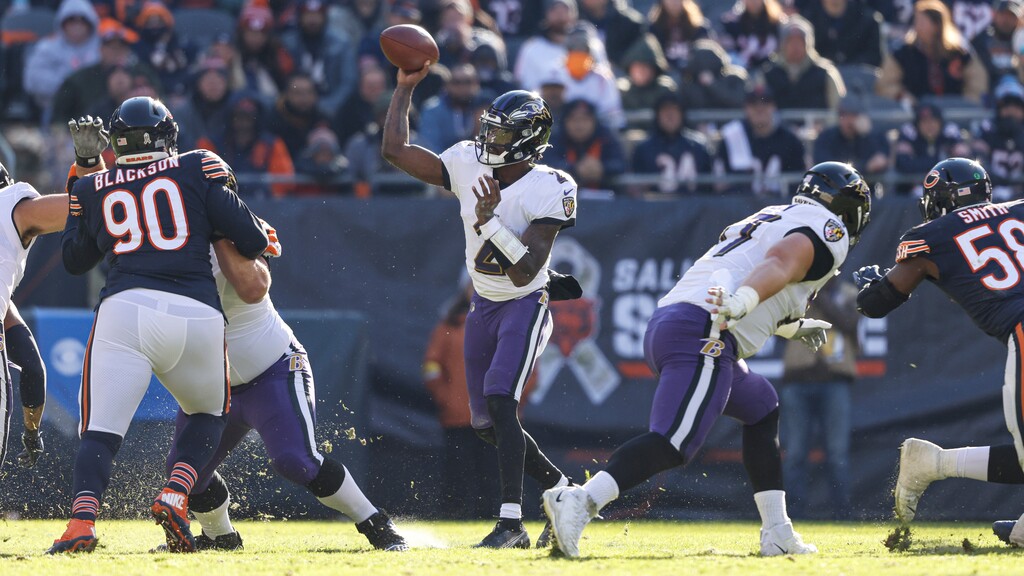 Baltimore Ravens quarterback Tyler Huntley (2) throws against the Chicago Bears during an NFL football game Sunday, Nov 21. 2021, in Chicago. (AP Photo/Jeffrey Phelps)