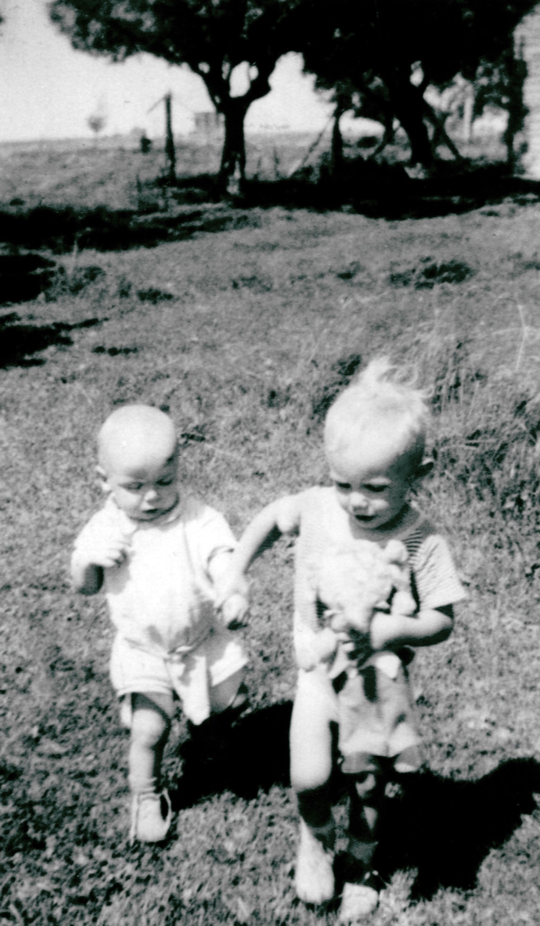 (photo courtesy Huntsman family) Jon Huntsman and his brother Blaine in 1938.