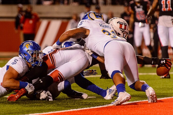 (Trent Nelson | The Salt Lake Tribune) Utah Utes running back Zack Moss (2) stretches the ball out for a touchdown as the Utah Utes host the San Jose State Spartans, NCAA football at Rice-Eccles Stadium in Salt Lake City, Saturday September 16, 2017.