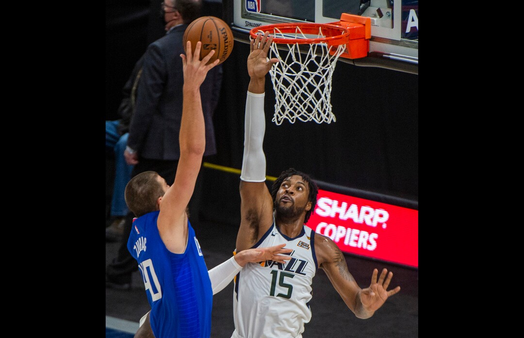 (Rick Egan | The Salt Lake Tribune) LA Clippers center Ivica Zubac (40) shoots as Utah Jazz center Derrick Favors (15) defends, in NBA action between the Utah Jazz and the LA Clippers at Vivint Arena, on Friday, Jan. 1, 2021.