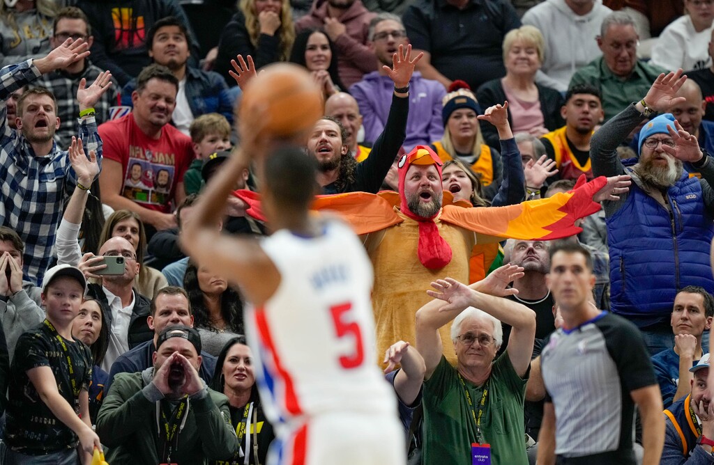 (Francisco Kjolseth | The Salt Lake Tribune) Former Jazz player Detroit Pistons guard Alec Burks (5) faces the Jazz fans the day before Thanksgiving as the Utah Jazz take on the Detroit Pistons in NBA basketball at Vivint Arena in Salt Lake City on Wednesday, Nov. 23, 2022.