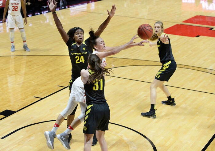 Scott Sommerdorf | The Salt Lake TribuneUtah Utes guard/forward Tilar Clark (24) splits the defense of Oregon Ducks forward Ruthy Hebard (24) and Oregon Ducks guard Aina Ayuso (31) to dish off this first half pass. Oregon defeated Utah 84-68, Sunday, January 28, 2018.