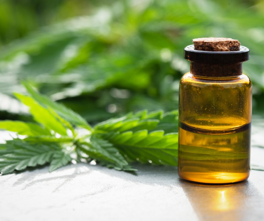 (Canva Pro) | 20 Best Full Spectrum CBD Oils For 2022.