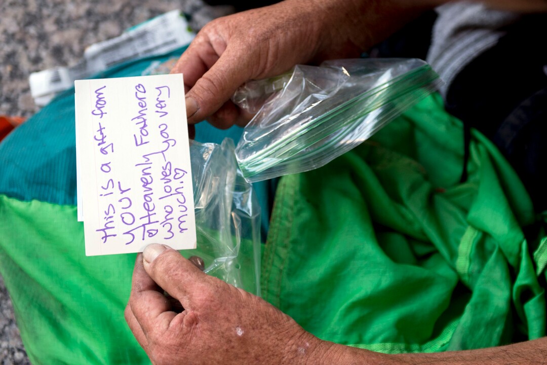 (Jeremy Harmon |  The Salt Lake Tribune) Chris Coons reads a note that was tucked inside a bag of grapes given to him by a passerby on July 11, 2019.