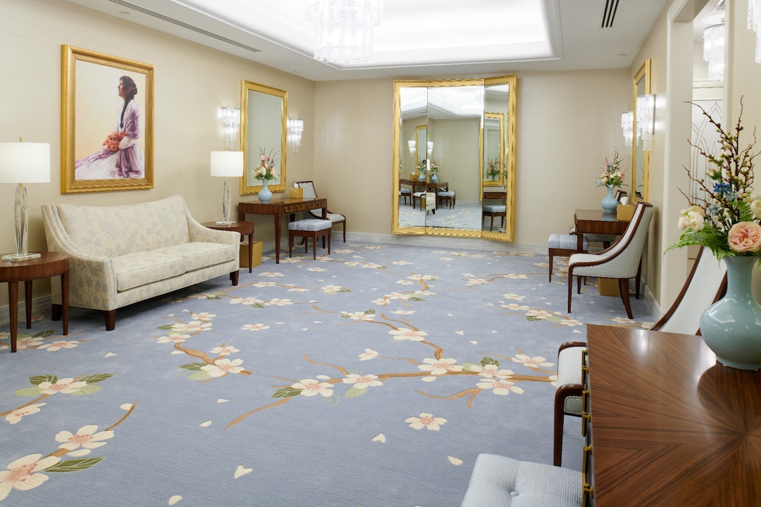 (The Church of Jesus Christ of Latter-day Saints) The brides' room in the newly renovated Washington D.C. Temple.
