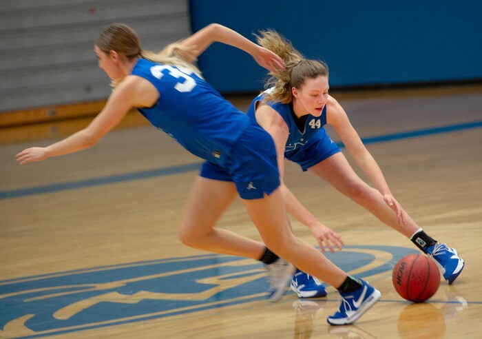 (Francisco Kjolseth  | The Salt Lake Tribune) Fremont girls basketball players Kenna James, left, and Maggie Mendelson run through drills on Wednesday, Feb. 24, 2021.