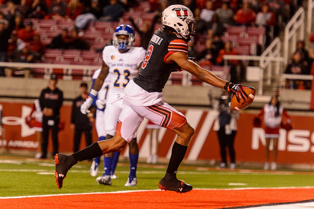 (Trent Nelson | The Salt Lake Tribune)  Utah Utes receiver Darren Carrington II (9) scores one of his three touchdowns vs. San Jose State.