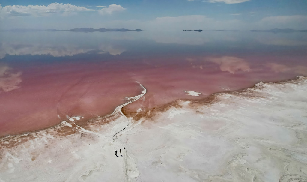 (Francisco Kjolseth | The Salt Lake Tribune) A long hose extends into the north arm of the Great Salt Lake as Lilac Solutions staff give a tour of their pilot test program for extracting lithium from the lake without depleting water, Thursday, August 14, 2025.