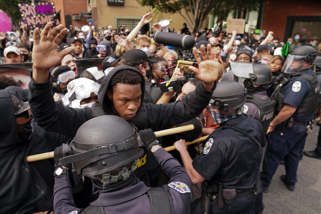(John Minchillo | AP) Police and protesters converge during a demonstration, Wednesday, Sept. 23, 2020, in Louisville, Ky. A grand jury has indicted one officer on criminal charges six months after Breonna Taylor was fatally shot by police in Kentucky. The jury presented its decision against fired officer Brett Hankison Wednesday to a judge in Louisville, where the shooting took place.