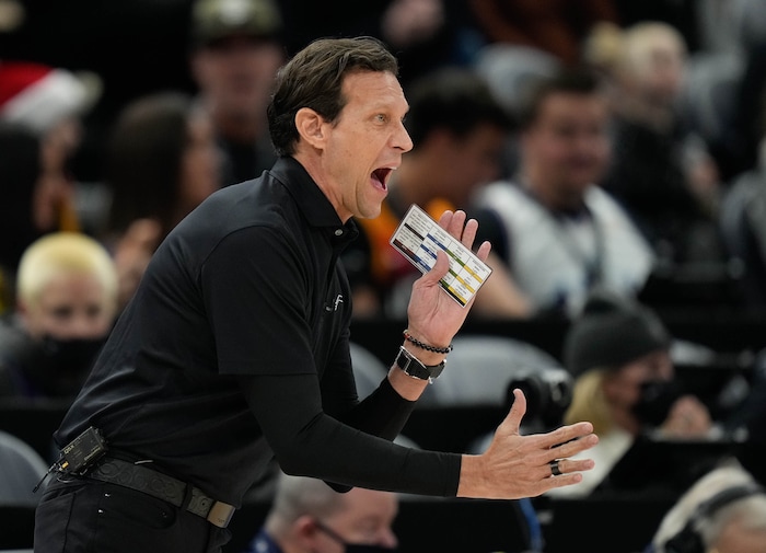 (Francisco Kjolseth | The Salt Lake Tribune) Utah Jazz coach Quin Snyder yells out to his players in NBA action between the Utah Jazz and the LA Clippers at Vivint Smart Home Arena in Salt Lake City, Wednesday, Dec. 15, 2021.