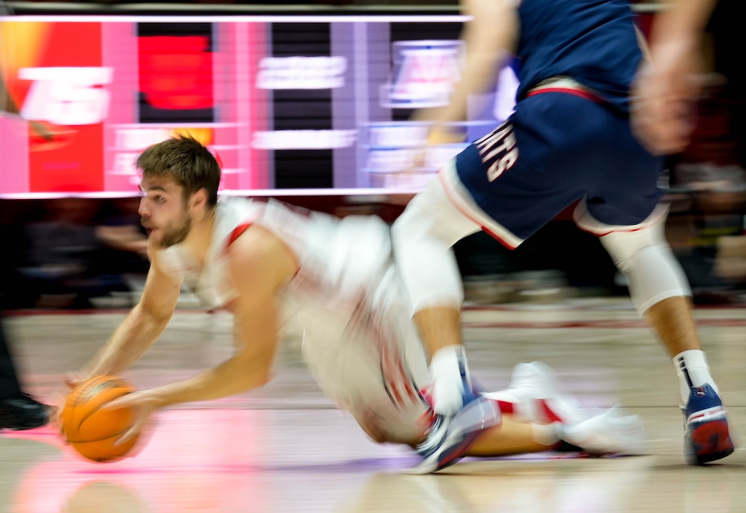 (Francisco Kjolseth | The Salt Lake Tribune) Utah Utes guard Rollie Worster (25) gets the ball to a teammate as the University of Utah hosts the Arizona Wildcats in NCAA basketball in Salt Lake City on Thursday, Dec. 1, 2022.