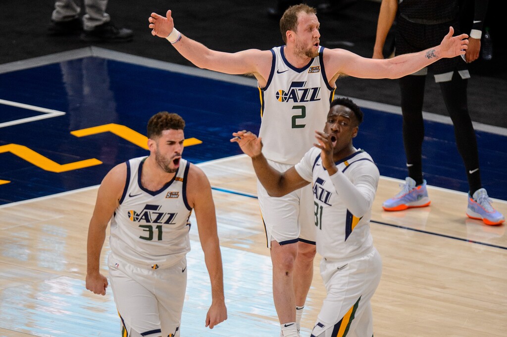 (Trent Nelson | The Salt Lake Tribune) Utah Jazz forward Georges Niang (31), Utah Jazz guard Joe Ingles (2), and Utah Jazz guard Miye Oni (81) react to a call as the Utah Jazz host the Sacramento Kings, NBA basketball in Salt Lake City on Saturday, April 10, 2021.