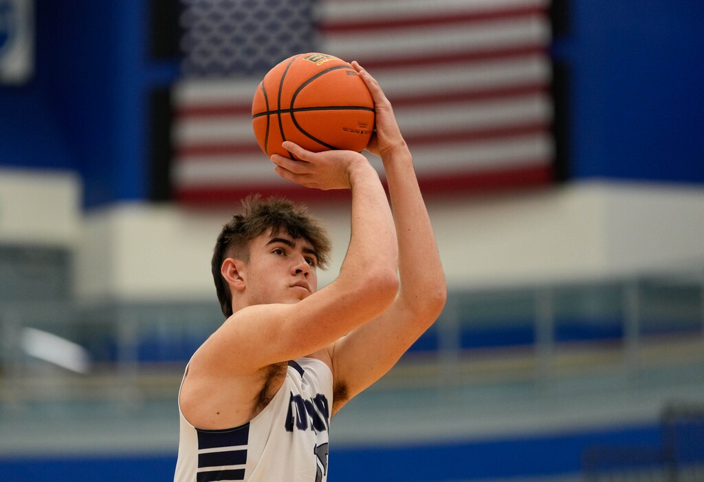 (Francisco Kjolseth | The Salt Lake Tribune) Brody Kozlowski (15) of Corner Canyon competes in the 5 For Fight National Hoopfest Utah County tournament at Pleasant Grove High School on Tuesday, Nov. 22, 2022. 