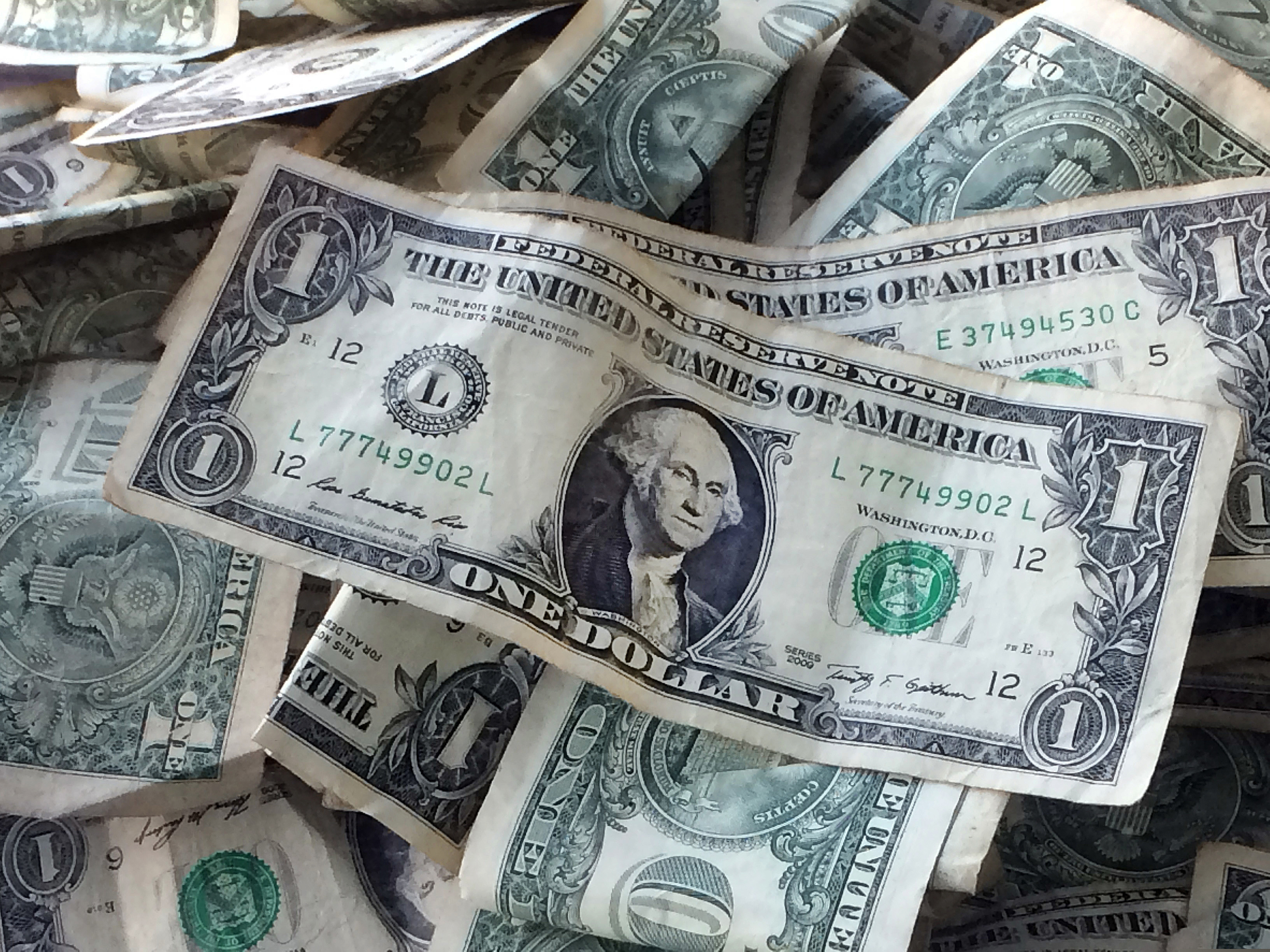 (Mark Lennihan | AP file photo) Almost the entire 2020 Democratic presidential field has joined the labor movement driven by fast food workers to implement a federal minimum wage of $15.