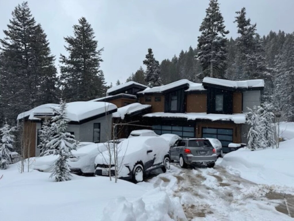 (Mimi Nuelle) Evergreen Drive residents are frustrated by short-term rentals like this one, which they say creates a nuisance year-round. In the winter it's worse on Summit Park's steep and narrow roads.