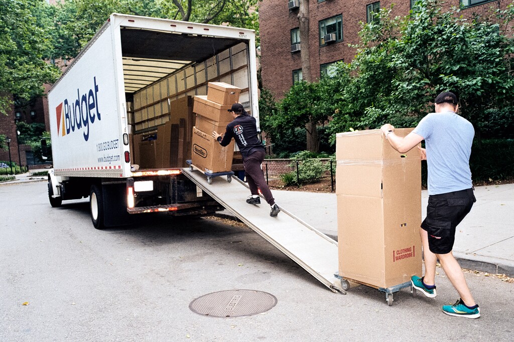 (OK McCausland|The New York Times) FILE — Movers at work in New York on June 27, 2020. When the pandemic hit, many people who lost their jobs also decided to discontinue their apartment leases and live with someone else temporarily, causing rents to slump.
