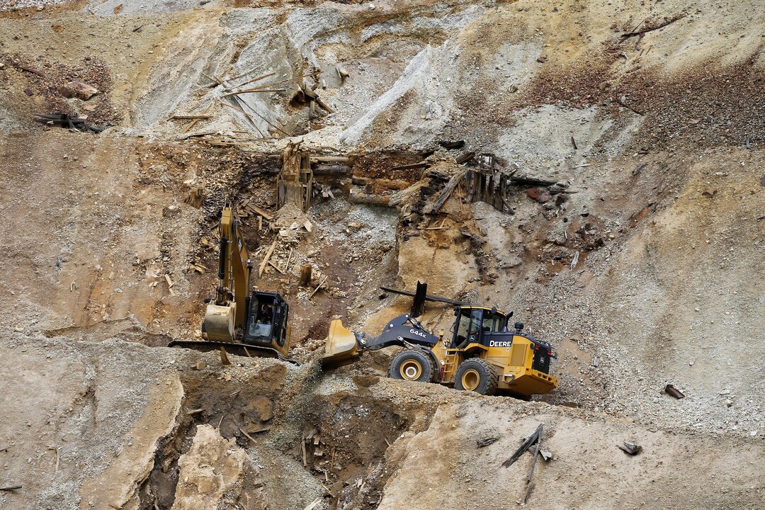FILE - In this Aug. 12, 2015 file photo, Environmental Protection Agency contractors use heavy machinery to repair damage at the site of the blowout at the Gold King mine which triggered a major spill of toxic wastewater, outside Silverton, Colo. Federal officials say they have suspended cleanup work and investigations covering 10 mining sites in four states to guard against a repeat of last months massive wastewater spill from an inactive Colorado gold mine. Details provided to The Associated Press show the order applies to three sites in California, four in Colorado, two in Montana and one in Missouri. (AP Photo/Brennan Linsley, file)