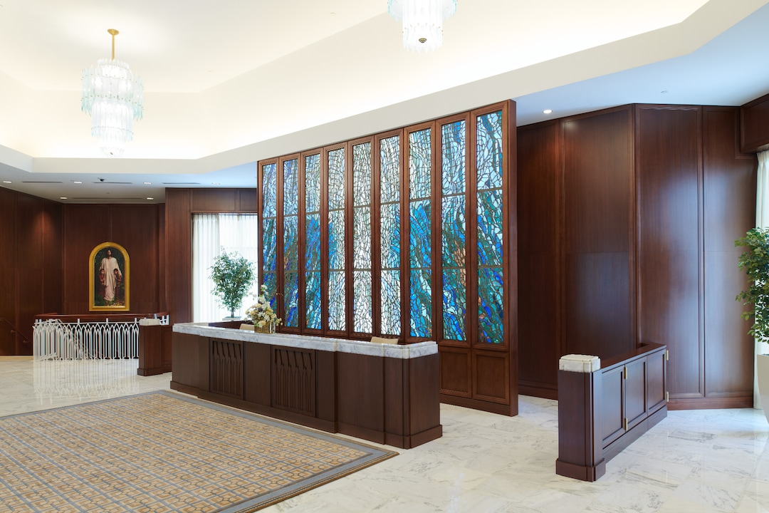 (The Church of Jesus Christ of Latter-day Saints) The reception area of the Washington D.C. Temple.