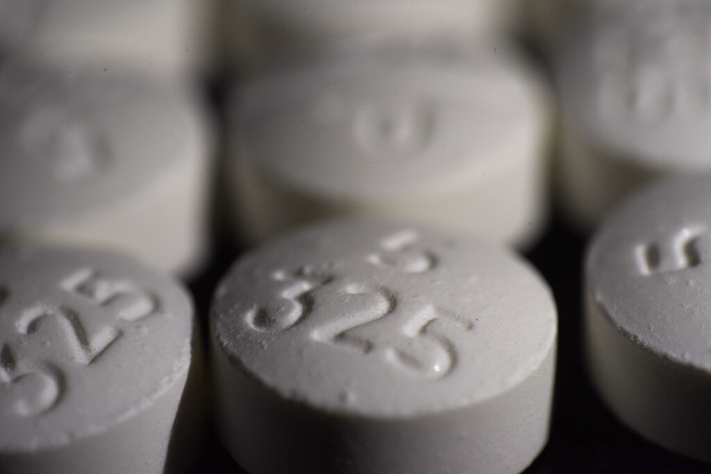 This Tuesday, Aug. 15, 2017 photo shows an arrangement of pills of the opioid oxycodone-acetaminophen in New York. (AP Photo/Patrick Sison)